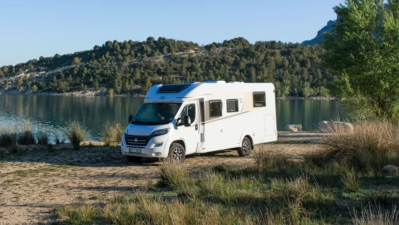 Polointegrovaný obytný vůz T 337