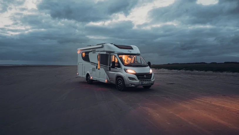 Polointegrovaný obytný vůz T 449